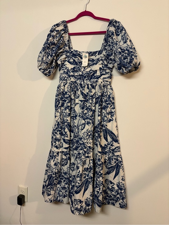 Abercrombie & Fitch Dresses & Skirts - Abercrombie & Fitch Blue and White Floral Puff-Sleeve Midi Dress